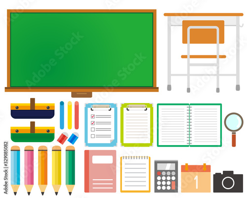 学校　学習　教室　机　黒板消し