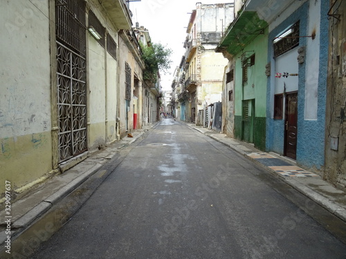 Fototapeta Naklejka Na Ścianę i Meble -  calles de la Habana Cuba