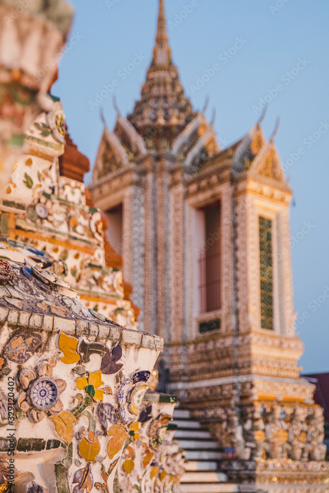 Fototapeta premium Iconic buddist temple Wat Arun in Bangkok