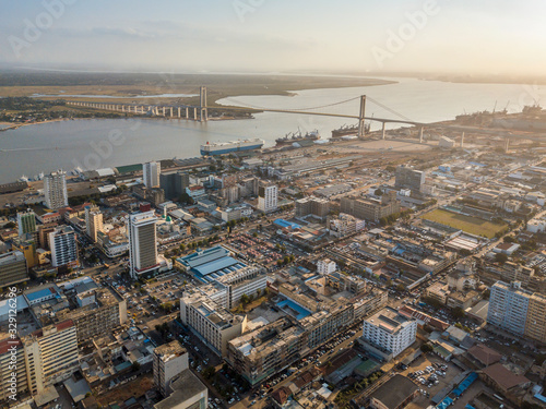 Obraz na płótnie Aerial view of downtown of Maputo, capital city of Mozambique w salonie