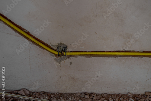 Conduíte de eletricidade embutido em parede	