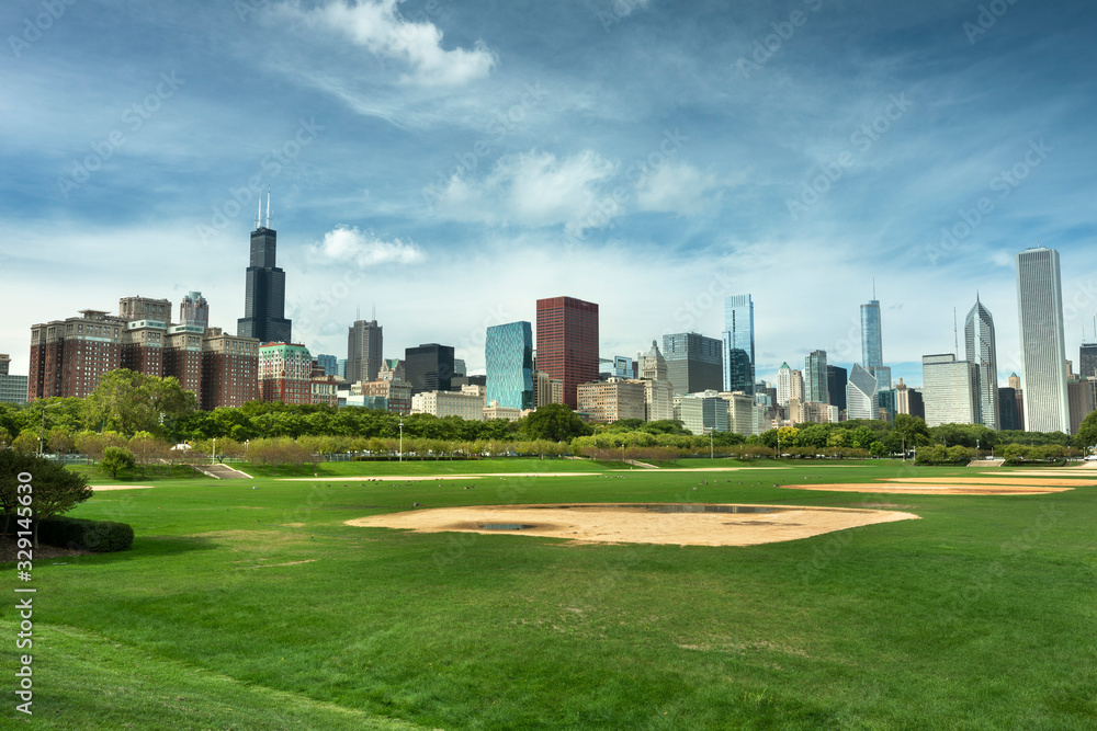 Fototapeta premium City view from Grant Park Chicago