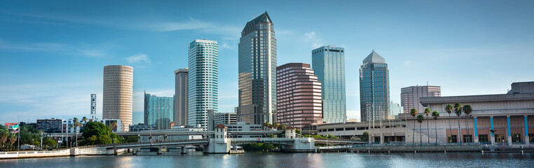 Acrylglasbilder Skyline Tampa Florida Panorama am Riverwalk  © Aevan