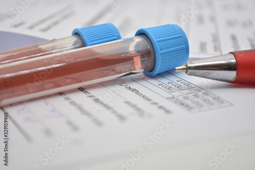Foto provette di sangue controllo medico in laboratorio analisi cliniche