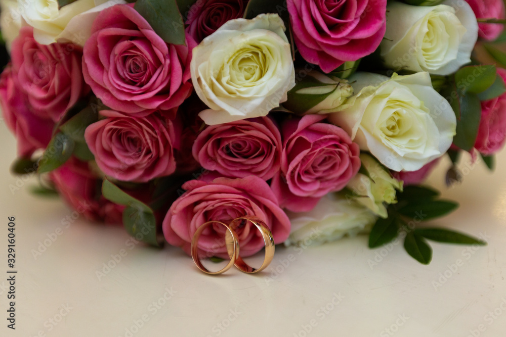 Wedding rings with wedding bouquet Wedding rings with wedding bouquet