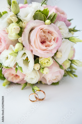 Wedding bouquet with wedding rings