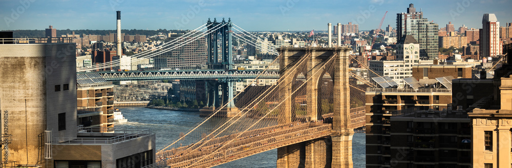 Obraz premium Morning mist panoramic on the East river under the Manhattan and Brooklyn Bridges in New York City USA