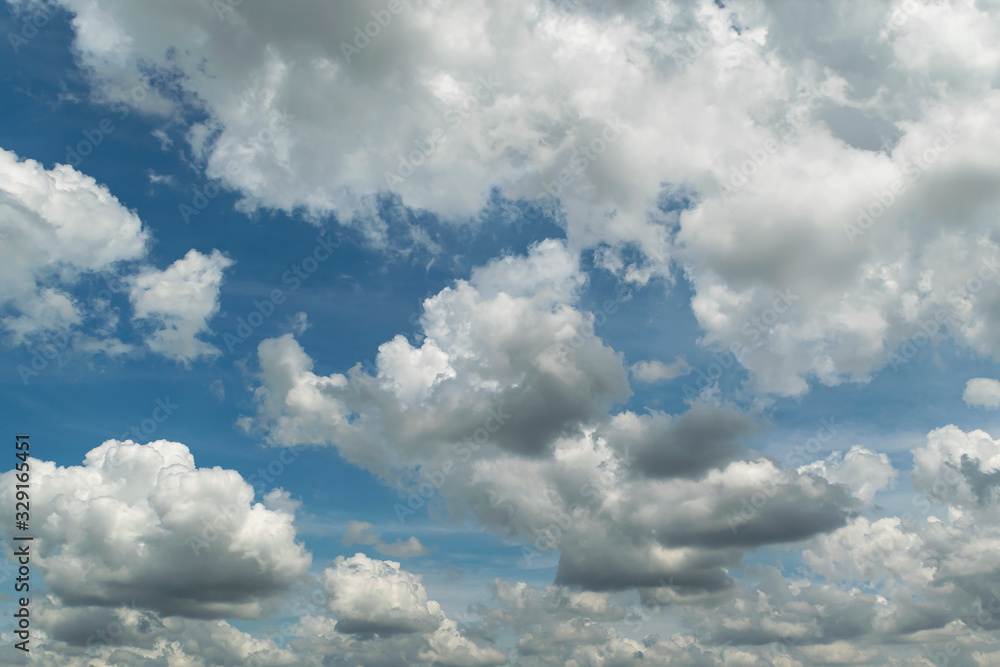 Obraz premium céu com nuvem de chuva 