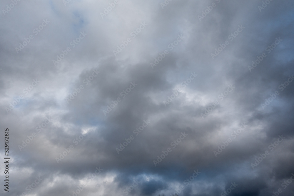 Dramatische Wolken am Himmel Dramatische Wolken am Himmel