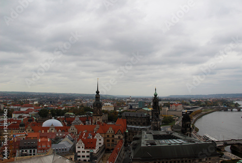 blick auf Dresden Sachsen Deutschland unter bewölkten himmel mit zwei kirchturmspitzen © BMFotos