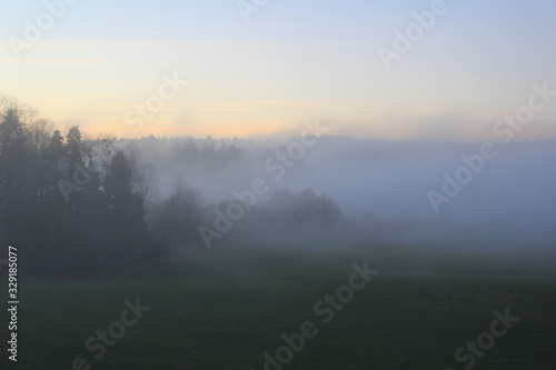 Landschaft im Nebel © r_simmer
