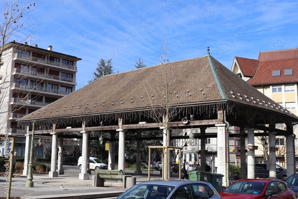 Fototapeta premium ncienne halle aux grains de la Roche sur Foron située place de la Grenette - Ville La Roche sur Foron - Département Haute Savoie - Région Rhône Alpes - France