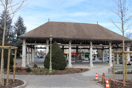 ncienne halle aux grains de la Roche sur Foron située place de la Grenette - Ville La Roche sur Foron - Département Haute Savoie - Région Rhône Alpes - France photo