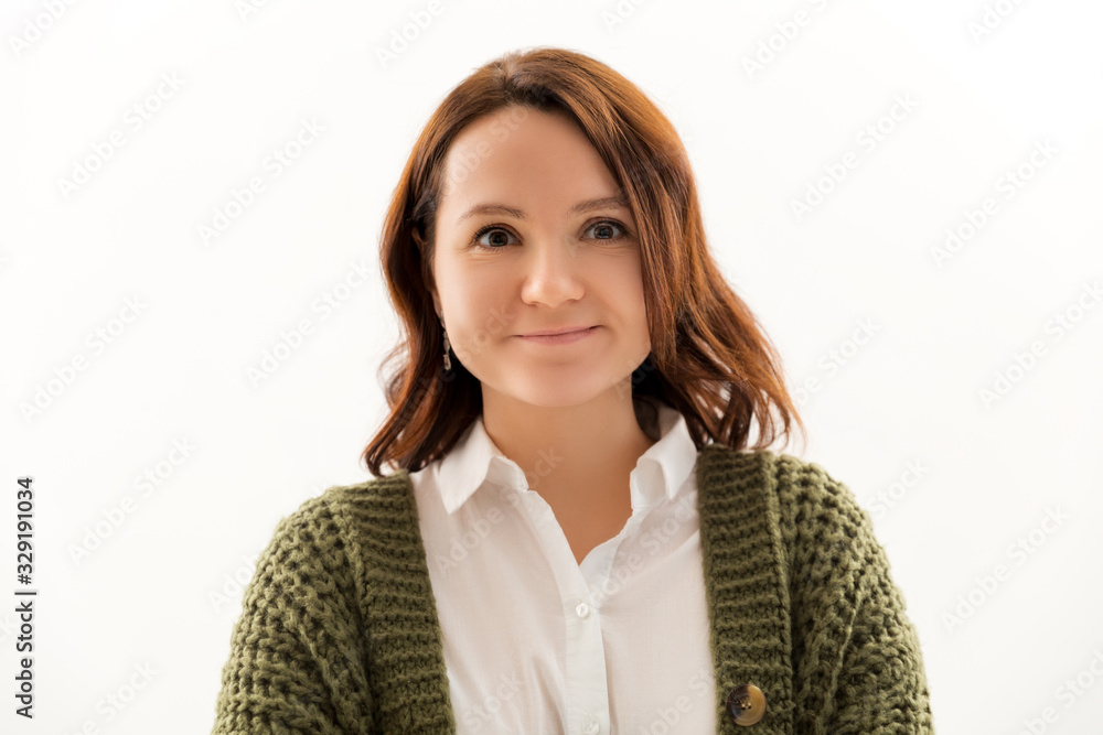 Close-up good-looking smiling friendly female trainee ready tackle assignments smiling broadly feeling lucky day work, self-assured encouraged achieve success, goal, white background Close-up good-looking smiling friendly female trainee ready tackle assignments smiling broadly feeling lucky day work, self-assured encouraged achieve success, goal, white background