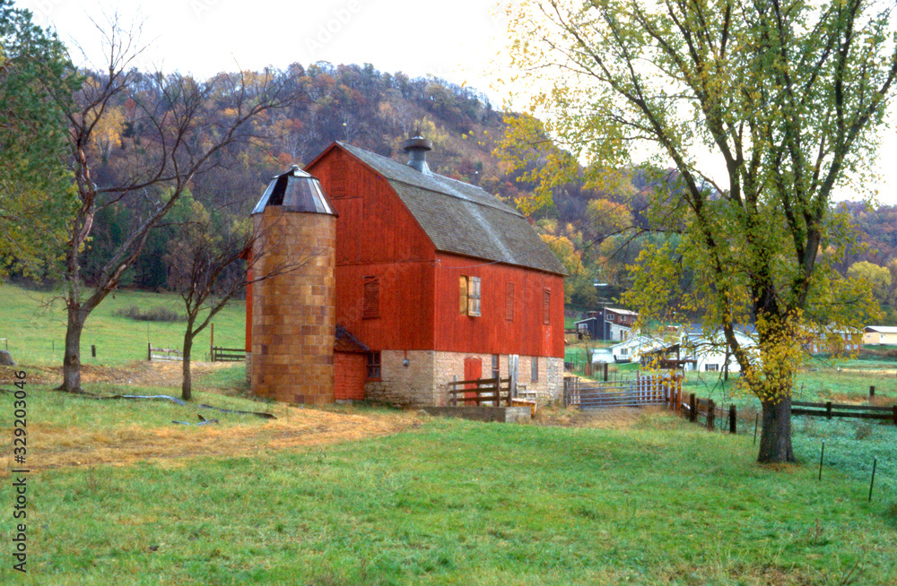 Obraz premium Barn in the countryside Wisconsin.