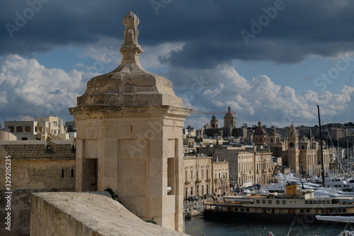 マルタ島、聖アンジェロ要塞からの眺め © Chasou_pics