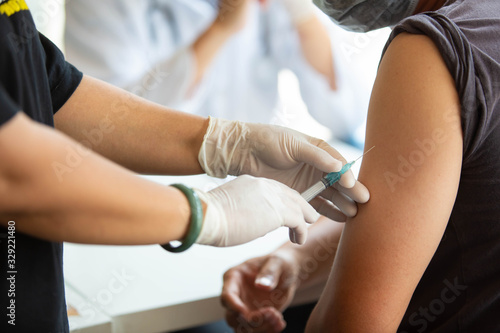 Wallpaper Mural The doctor is explaining the symptoms to the patient before treatment. Torontodigital.ca