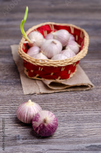 Bulbs raw garlic.