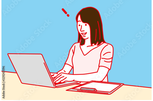 ノートパソコンで仕事をする女性