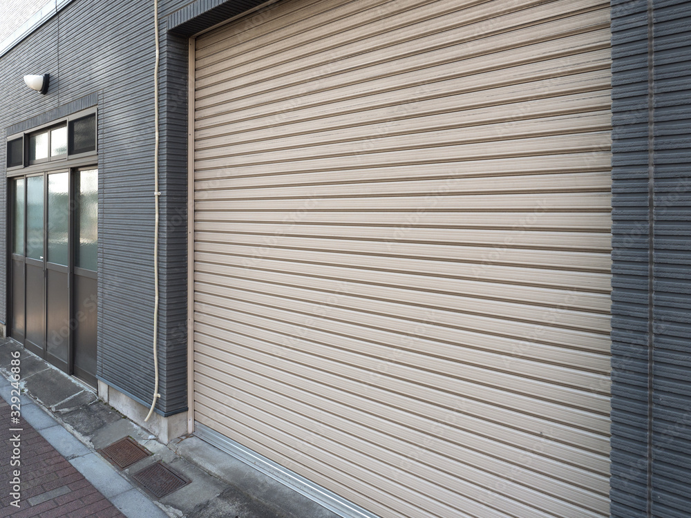 シャッターが閉まった店舗 シャッターが閉まった店舗