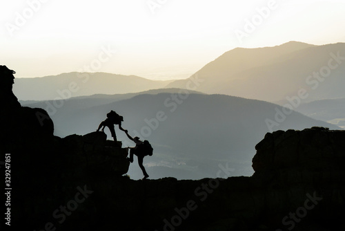 Stampa su Tela struggle and cooperation of climbers in the high mountains