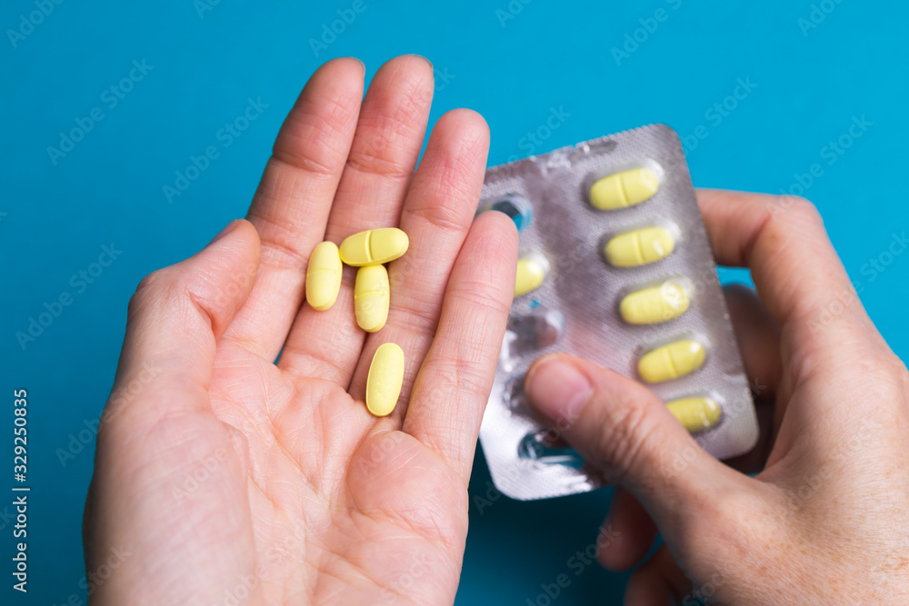 pouring a pills pouring a pills