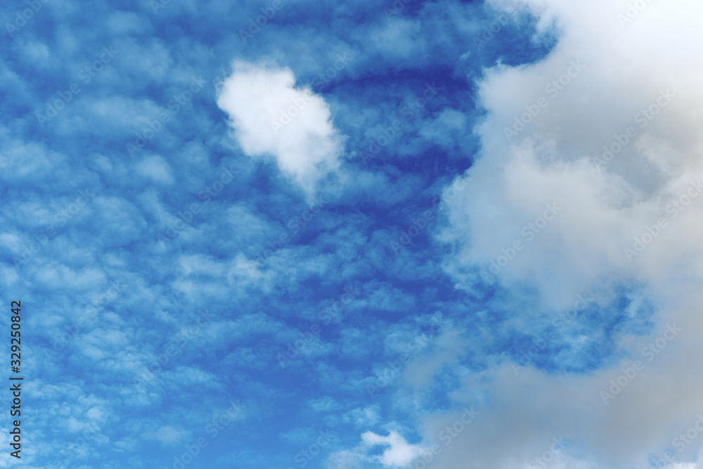 Obraz premium Clouds in the blue sky