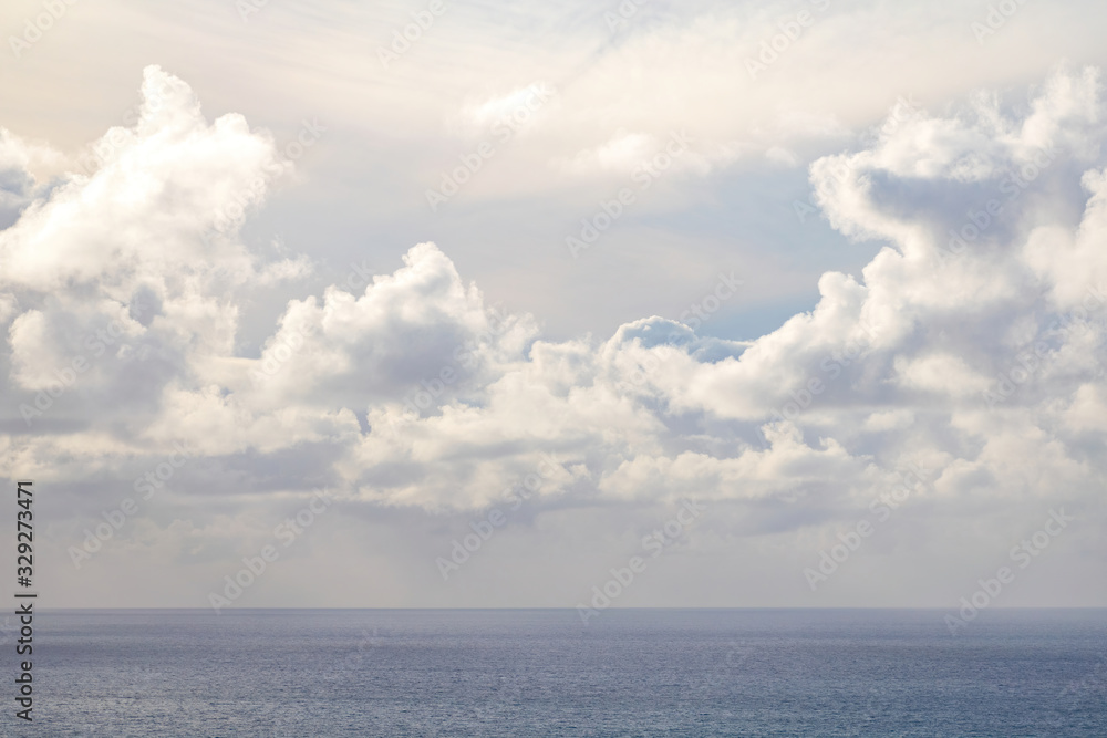 Obraz premium Aerial view of gray evening clouds over Tasman sea horizon