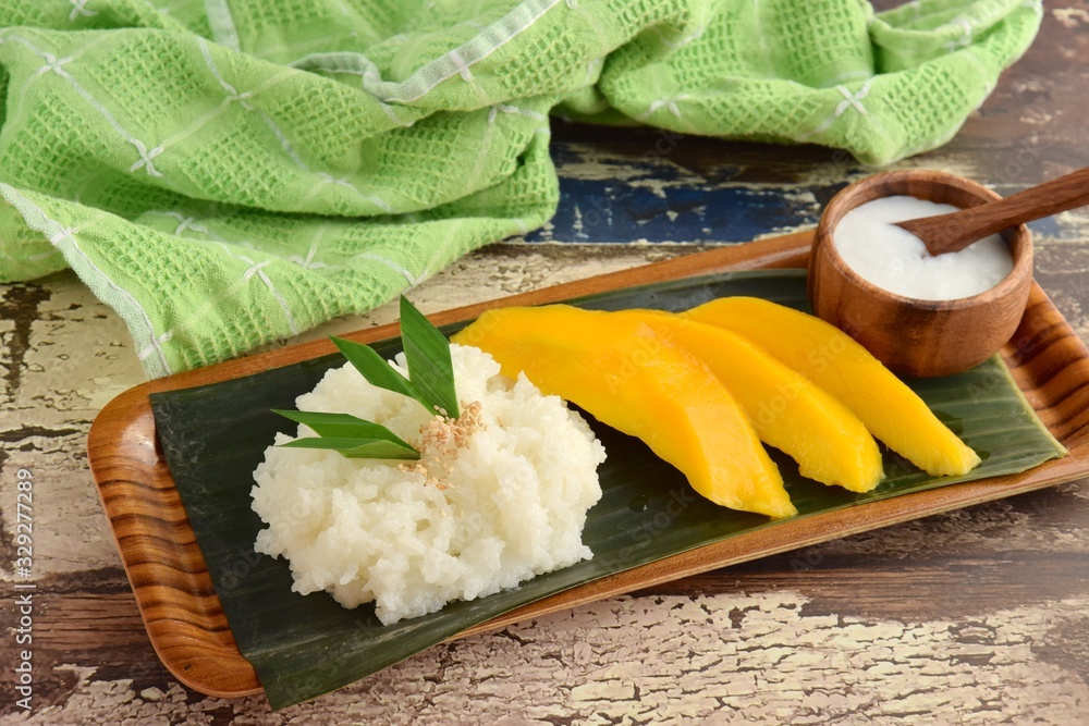 mango with sticky rice , Thai dessert