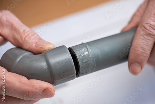 Fotografi Plumber joining pvc pipes