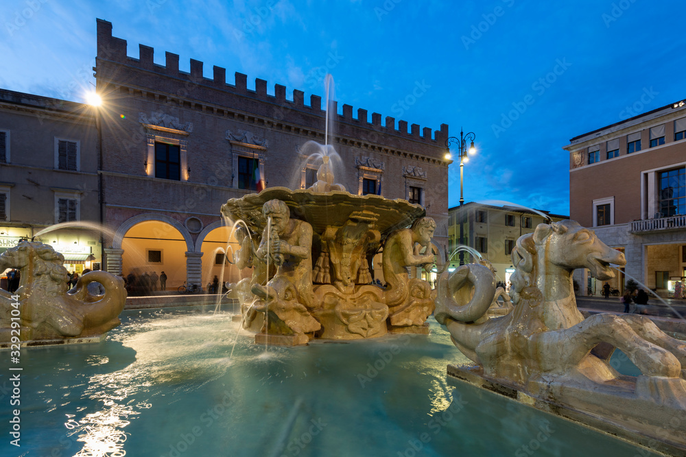 Ταπετσαρία fontana la Pupilla di Pesaro e Palazzo Ducale