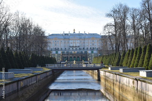 Photo bridge over the river, the historic Palace