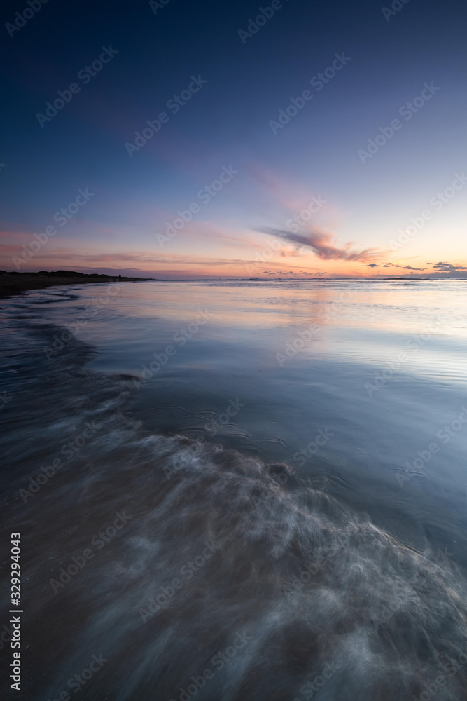 Obraz premium Tranquil colorful sunset over sea, viewed from the dutch coast. The Netherlands