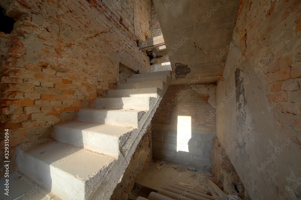 Obraz premium Opuszczony budynek do remontu