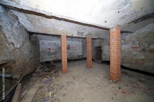 Wallpaper Mural Opuszczony budynek do remontu Torontodigital.ca