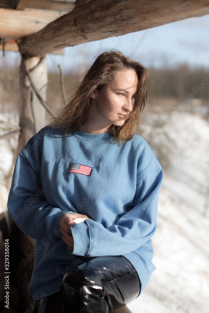 Obraz premium portrait of a woman in winter