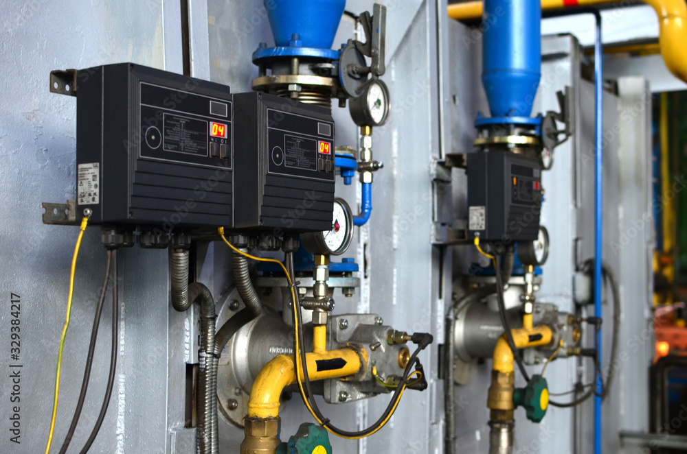 Automatic industrial burner control unit. Round mechanical pressure