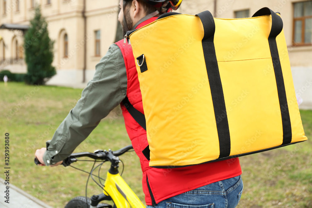 Courier with thermo bag riding bicycle outdoors, closeup. Food delivery  service foto de Stock | Adobe Stock