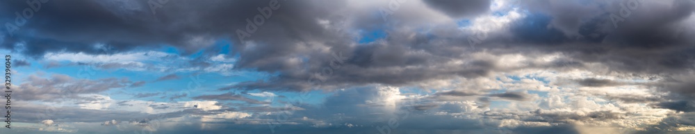 Obraz premium Fantastic dark thunderclouds at sunrise