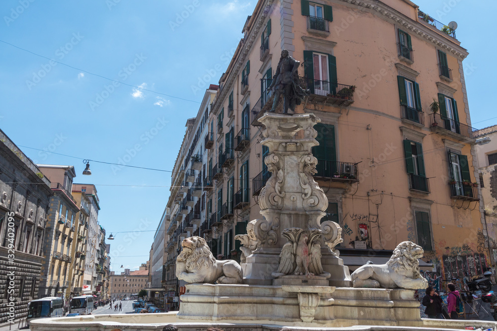 Fototapeta premium monumento a Napoli