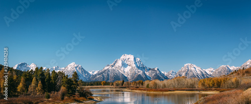 Oxbow Bend viewpoint on mt. Moran, Snake River and its wildlife during autumn, Grand Teton National park, Wyoming, USA