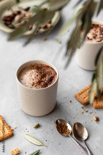 Photographie Masala chai latte with almond milk