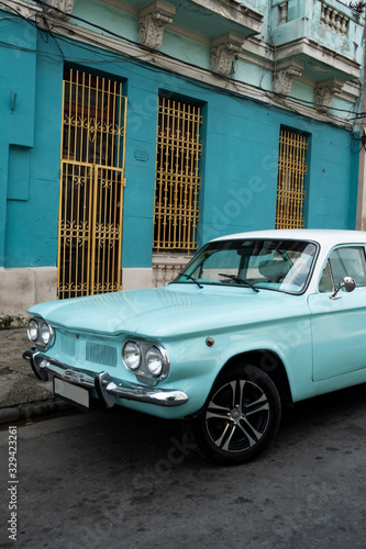 Classic blue car parked on a Havana street © Layna Fernandez