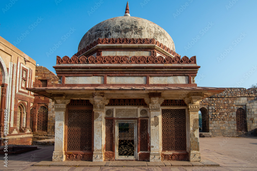 Imam Zamin's Tomb, near Qutub Minar