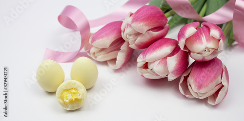 Easter eggs. Happy easter card. Easter. Easter eggs on a white wooden background. Easter background. Easter eggs. Easter card. Easter greetings. Tulips. Copy space