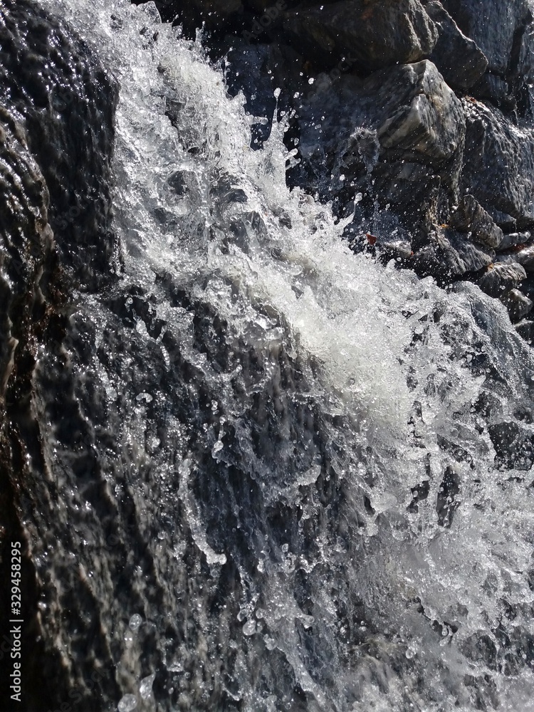 Obraz premium Rainwater is flowing down the rock