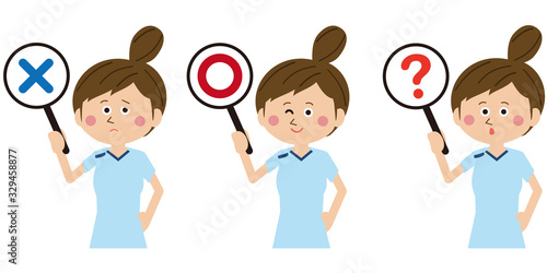 ポップな理学療法士・作業療法士・言語聴覚士の女性がクイズ