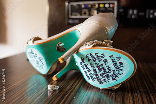 Obraz na płótnie Wedding shoe with best wishes and vows from groom