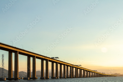 Ponte por cima do mar ao amanhecer  © Madu Oliveira