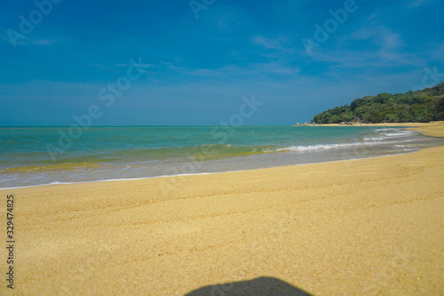 Fototapeta Naklejka Na Ścianę i Meble -  Golden sand beach has sand, sea water, sand, the sea water on the sand.